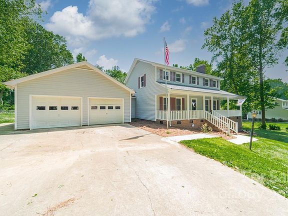 2nd image of 125 Willow Dr