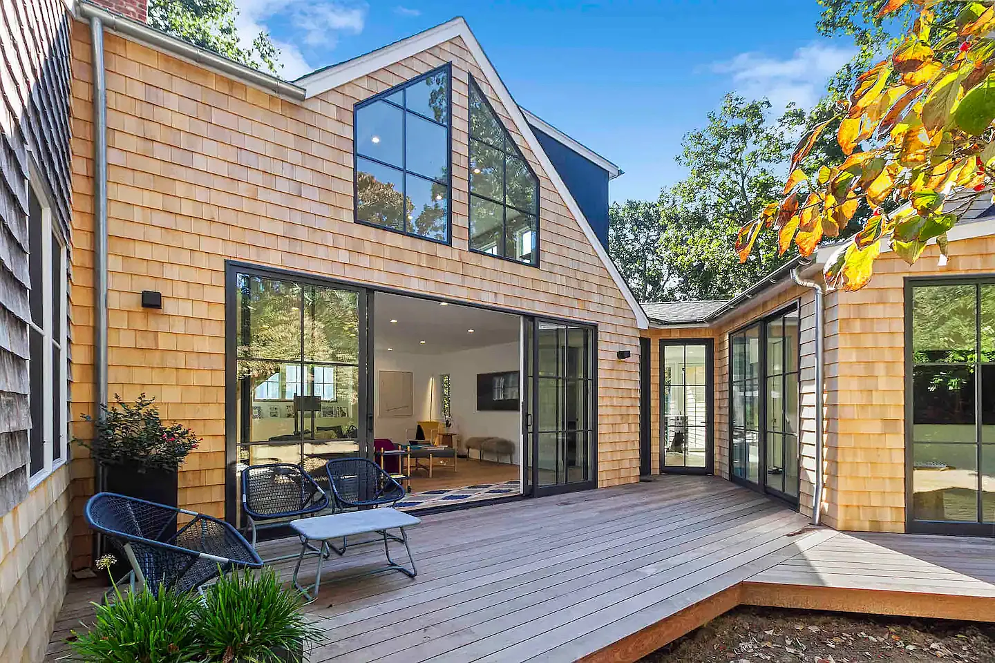 Sag Harbor-Spectacular Renovated Farmhouse by private beach — Photo 4