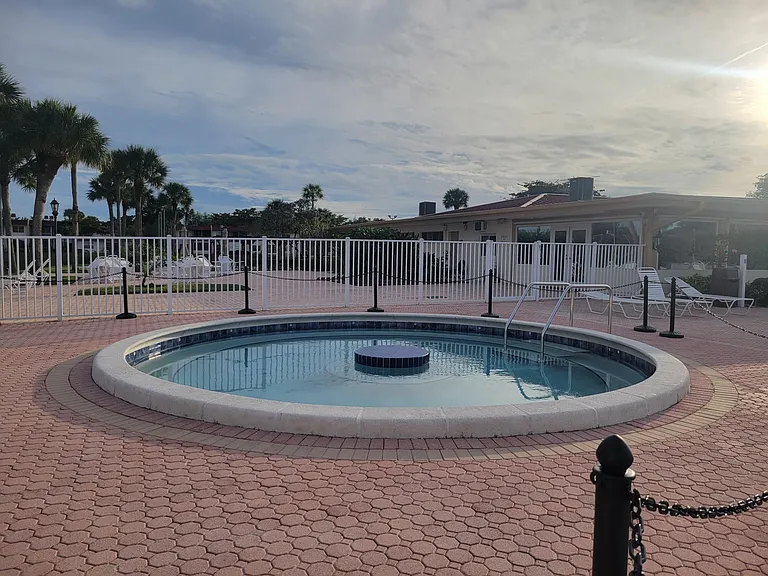 356 Lake Dora Dr — Photo 35