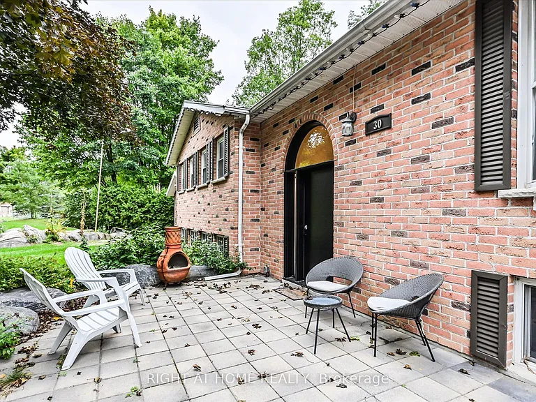 30 French Cres — Photo 2