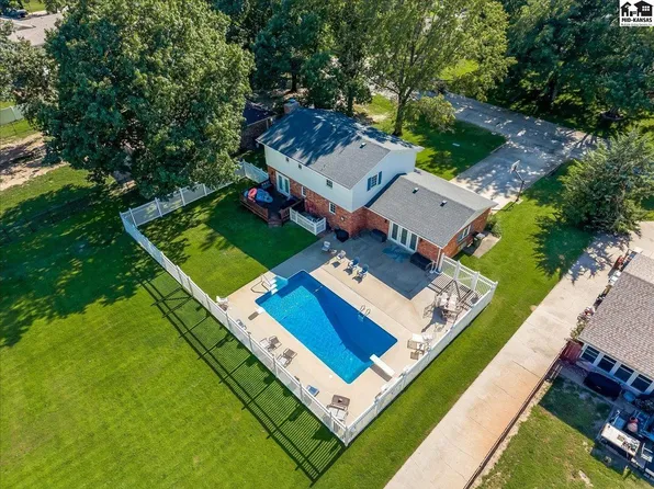 4604 Sequoia St, Hutchinson, KS 67502