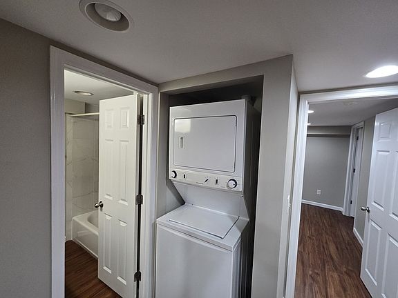 3rd image of 4094 University Dr #B