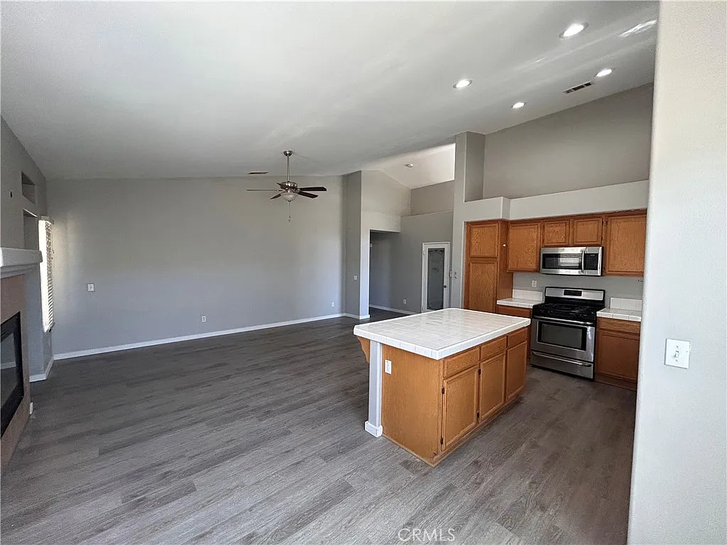 4 bed, 1863 sqft, $2,900 — Photo 4