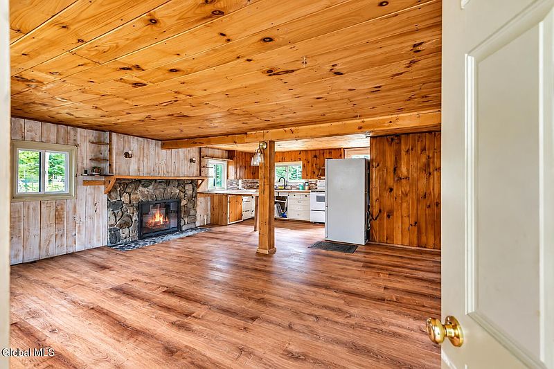 5th image of 343 Shaw Hill Road