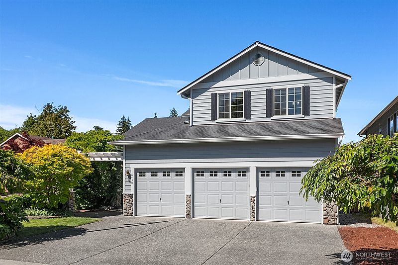 2nd image of 18430 11th Drive SE