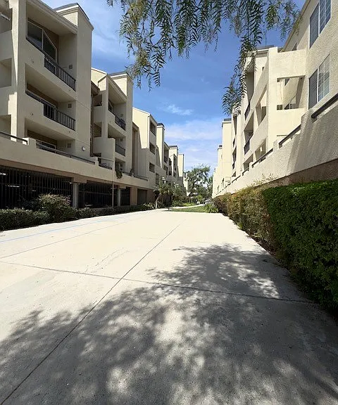 5540 Owensmouth Ave #215 — Photo 15