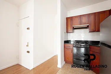 Rented by R New York