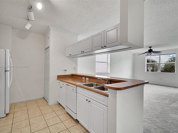 5th image of 17125 N Bay Rd APT 3612