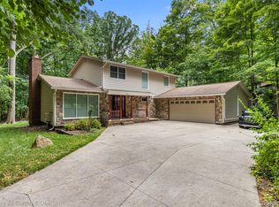 1511 Gracedale Dr, Rochester Hills, MI 48309