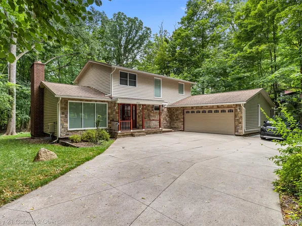 1511 Gracedale Dr, Rochester Hills, MI 48309
