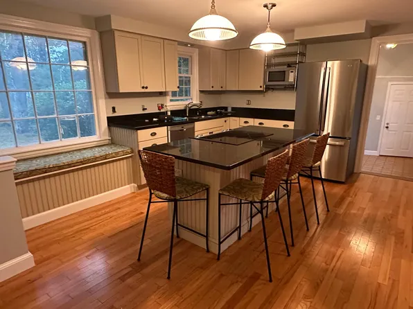 16 Hillcrest Dr, Cumberland, ME 04021