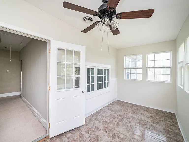 310 Sussex St — Photo 44