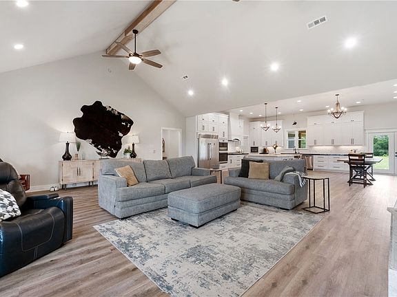 5th image of 15684 Sims Rd