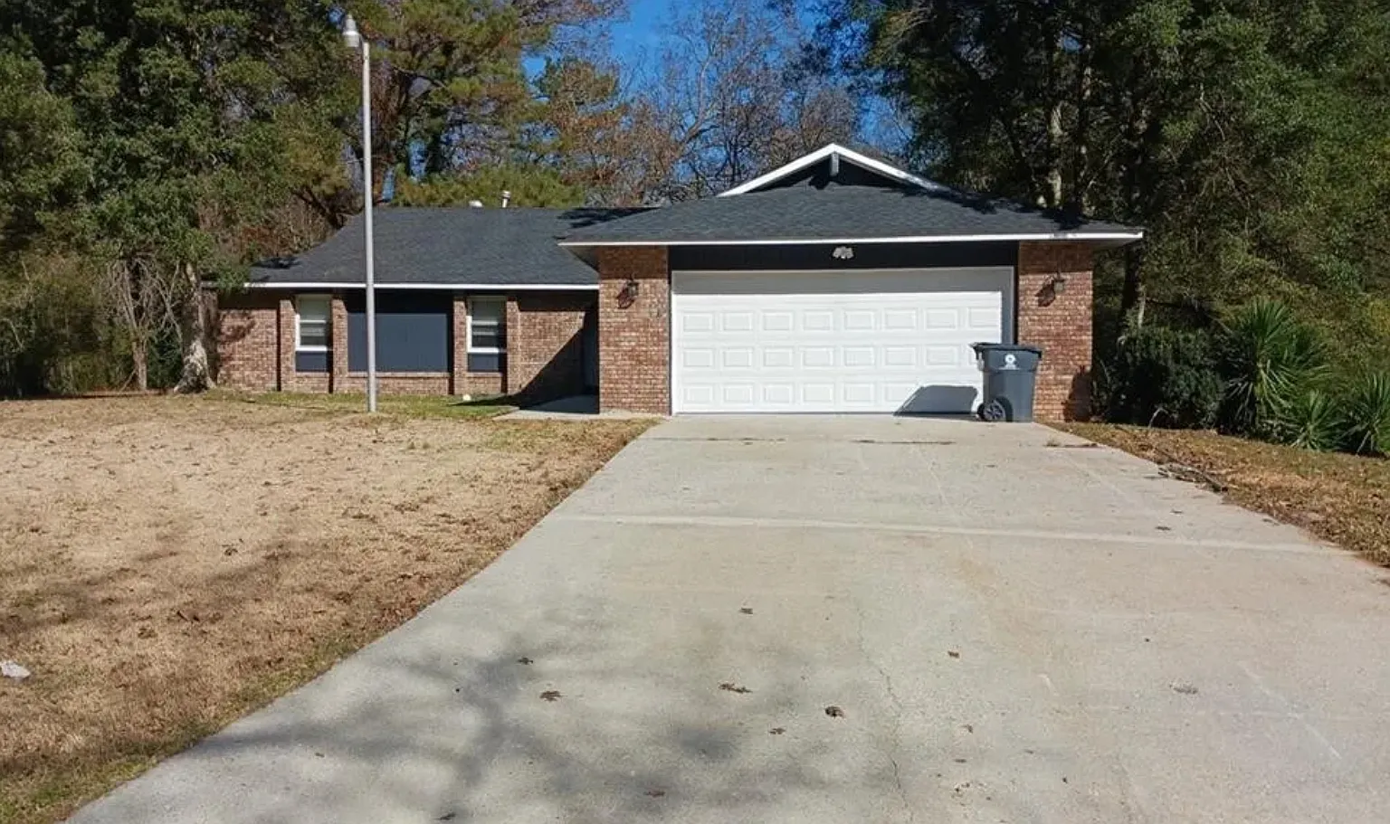 5 bed, 2077 sqft, $2,300 — Photo 1