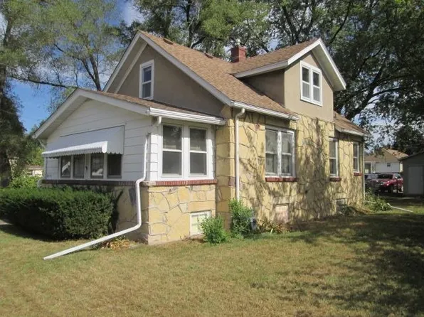 2834 Hanson St, Rockford, IL 61109