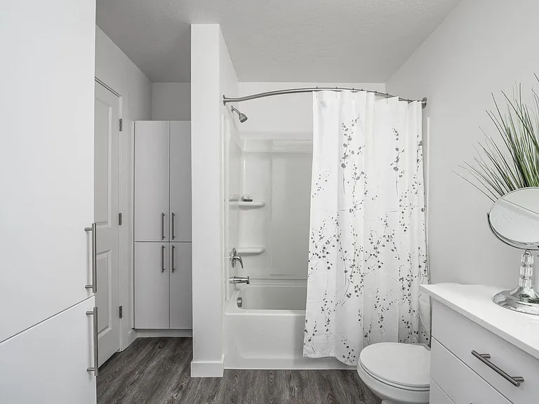 Rockpoint Apartments — Photo 9