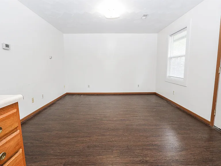 726 Beechurst Ave — Photo 10