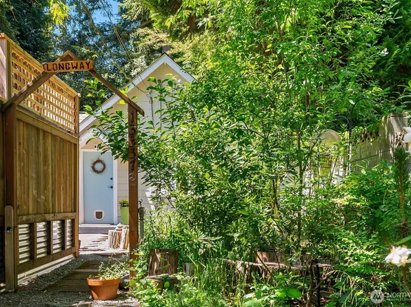 13337 25th Avenue NE, Seattle, WA 98125