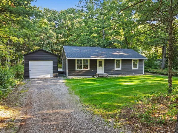 532 W River Rd, Muskegon, MI 49445