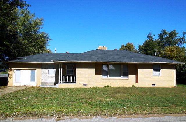 1st image of 831 Sunset Dr