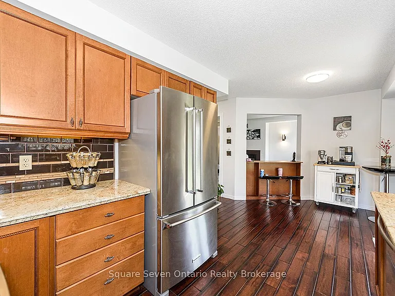 635 Commonwealth Cres — Photo 14
