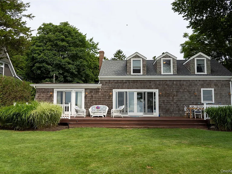 1429 Peconic Bay Blvd — Photo 17