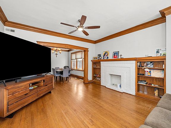 4th image of 2109 Gunderson Ave