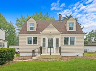 323 Country Club Dr, Northlake, IL 60164