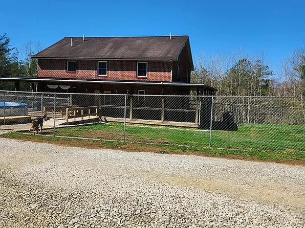 67 Pine Mountain Rd, Campton, KY 41301