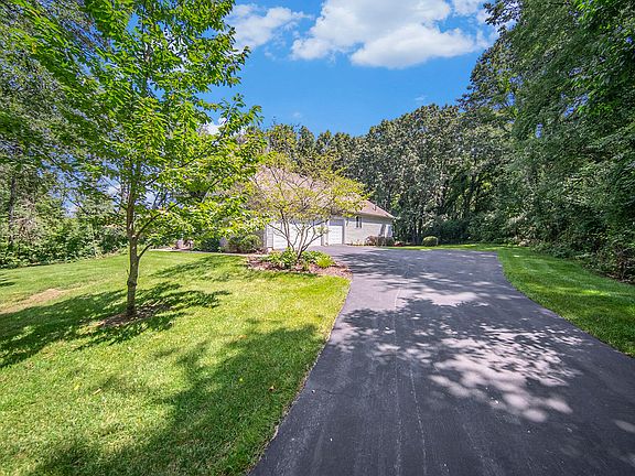 3rd image of 6768 Woodvine Dr