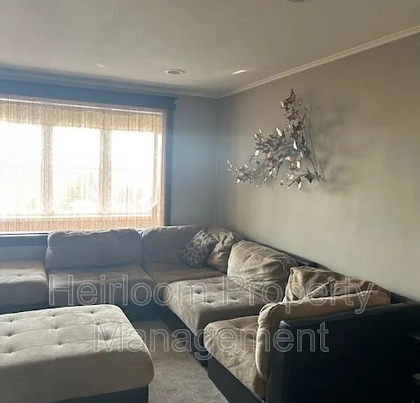 17 E 6th St #2 — Photo 21