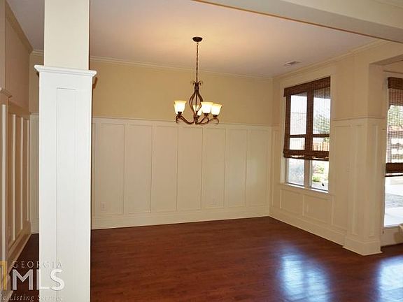 5th image of 1015 Saranac Park
