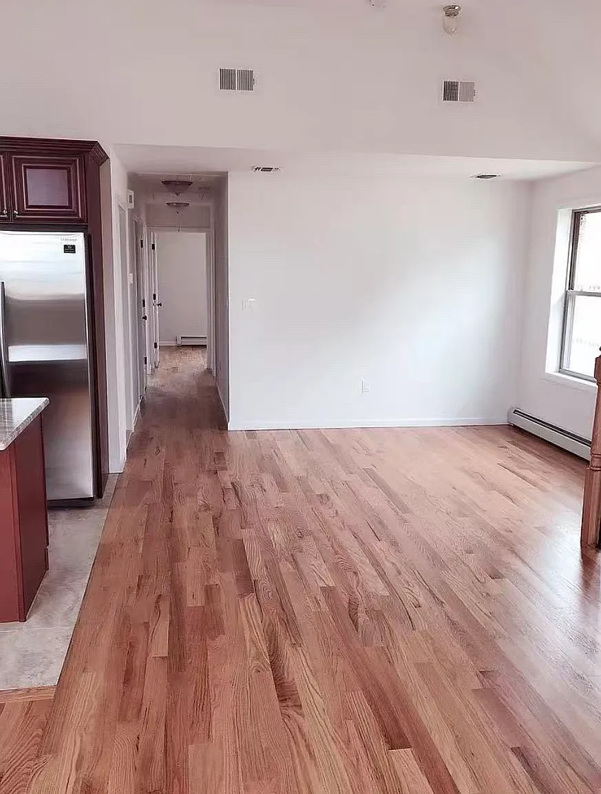 3 bed, $3,000 — Photo 2