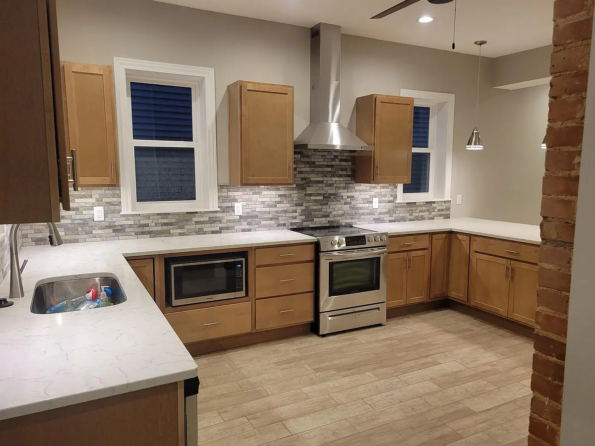 Building Photo - 810 E Chestnut St #1