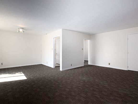 4th image of 1572 E Blaine Ave