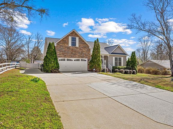 2nd image of 9 Randy Dr