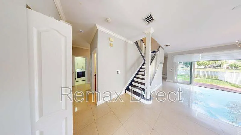 4 bed, 2.0 bath, $3,500 — Photo 3