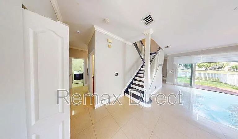 113 Canterbury Pl — Photo 3