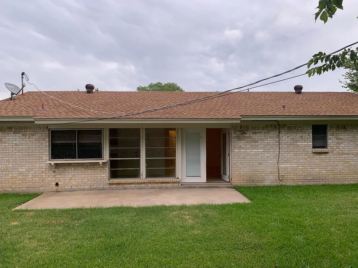Building Photo - 6961 Yorkston St