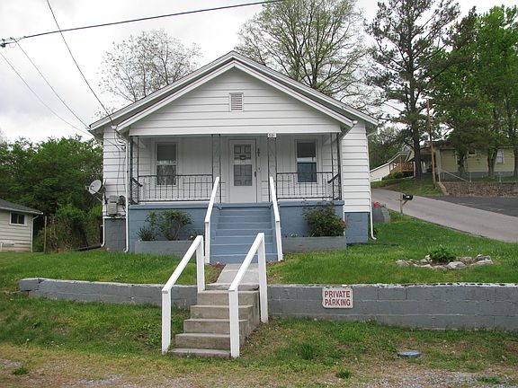 2nd image of 301 Crockett St