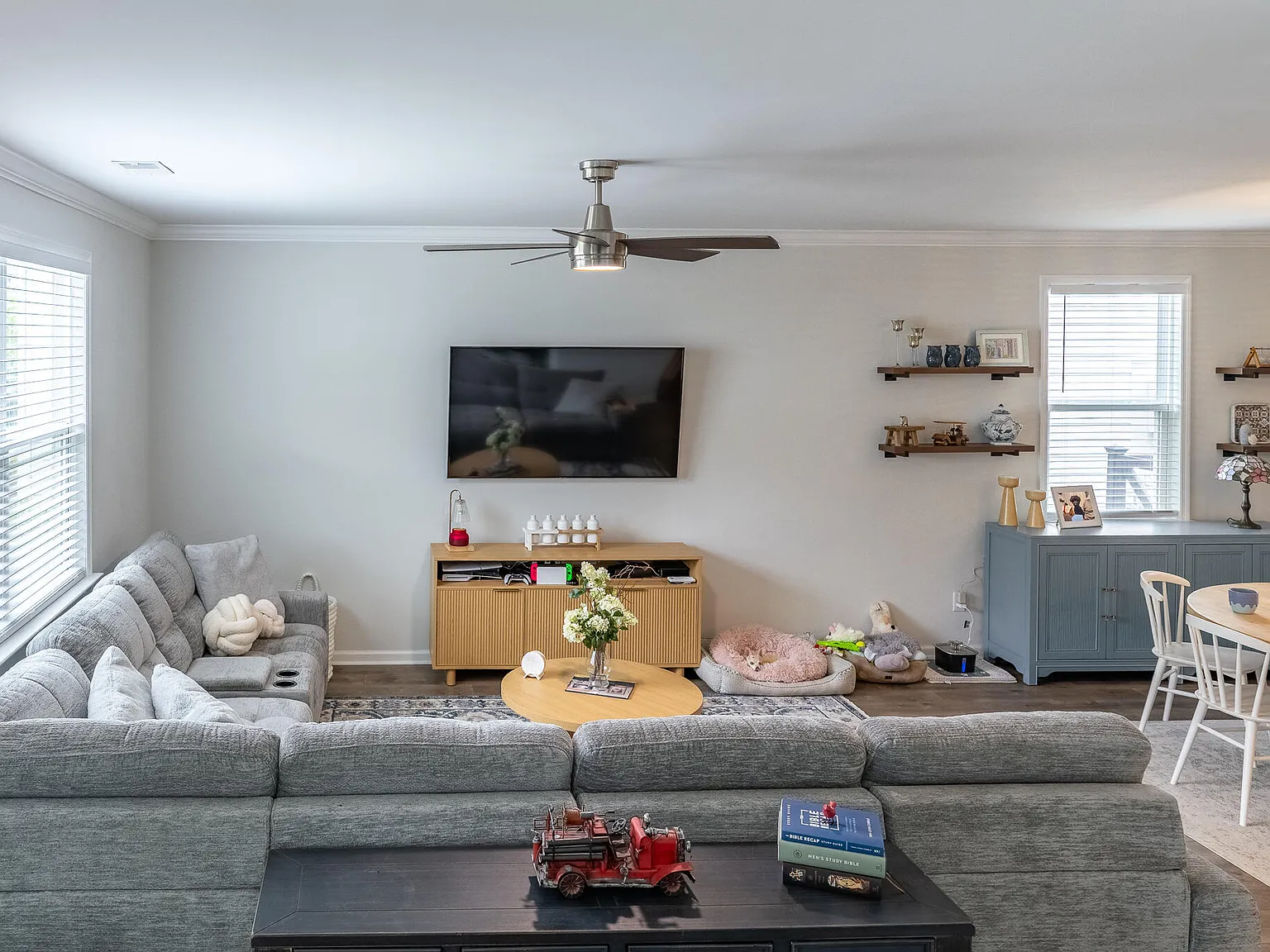 3 bed, 2.5 bath, 1713 sqft, $2,400 — Photo 3
