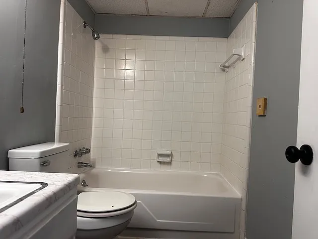 2 bed, 869 sqft, $975 — Photo 2