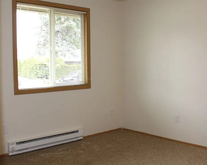 1892 NE Kathryn St — Photo 12