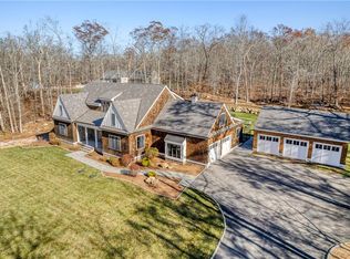 236 Tomaquag Rd, Ashaway, RI 02804