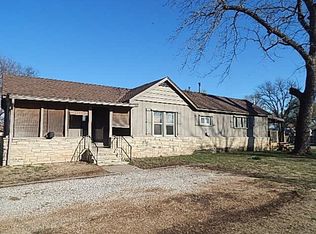 511 E 3rd Ave, Winfield, KS 67156