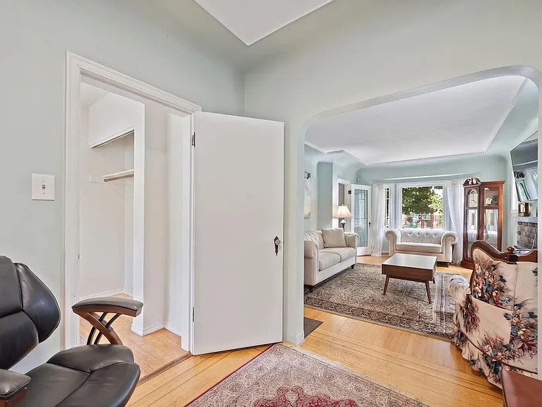 3079 Crown St — Photo 11