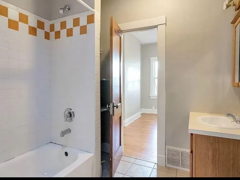 387 N Emerson St — Photo 9