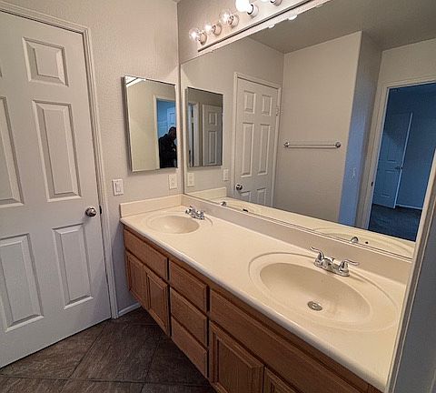 4th image of 896 Cimarron Ln