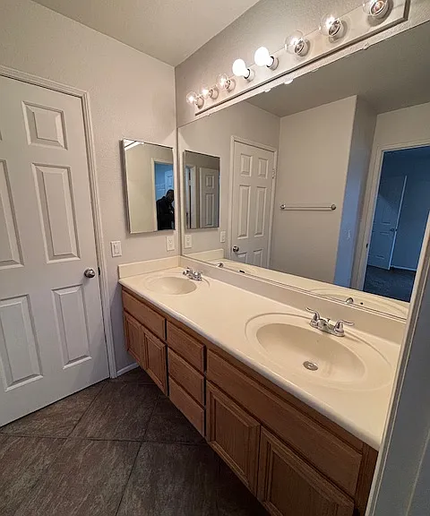 896 Cimarron Ln — Photo 5