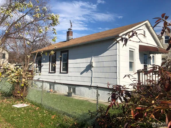 74 Pershing Ave, Iselin, NJ 08830